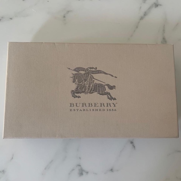 Burberry Authentic NWT and Box Zip Round Wallet - Picture 7 of 14